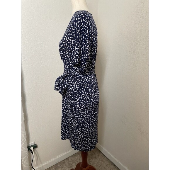 BCBGMAXAZRIA Women’s Large Blue White Print V-Neck Tie Waist Dress Stretch Wrap - Picture 3 of 8